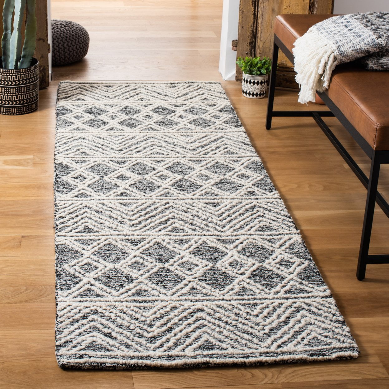 SAFAVIEH Micro-Loop Brayden Geometric Area Rug, Ivory/Black, 3' x 5'