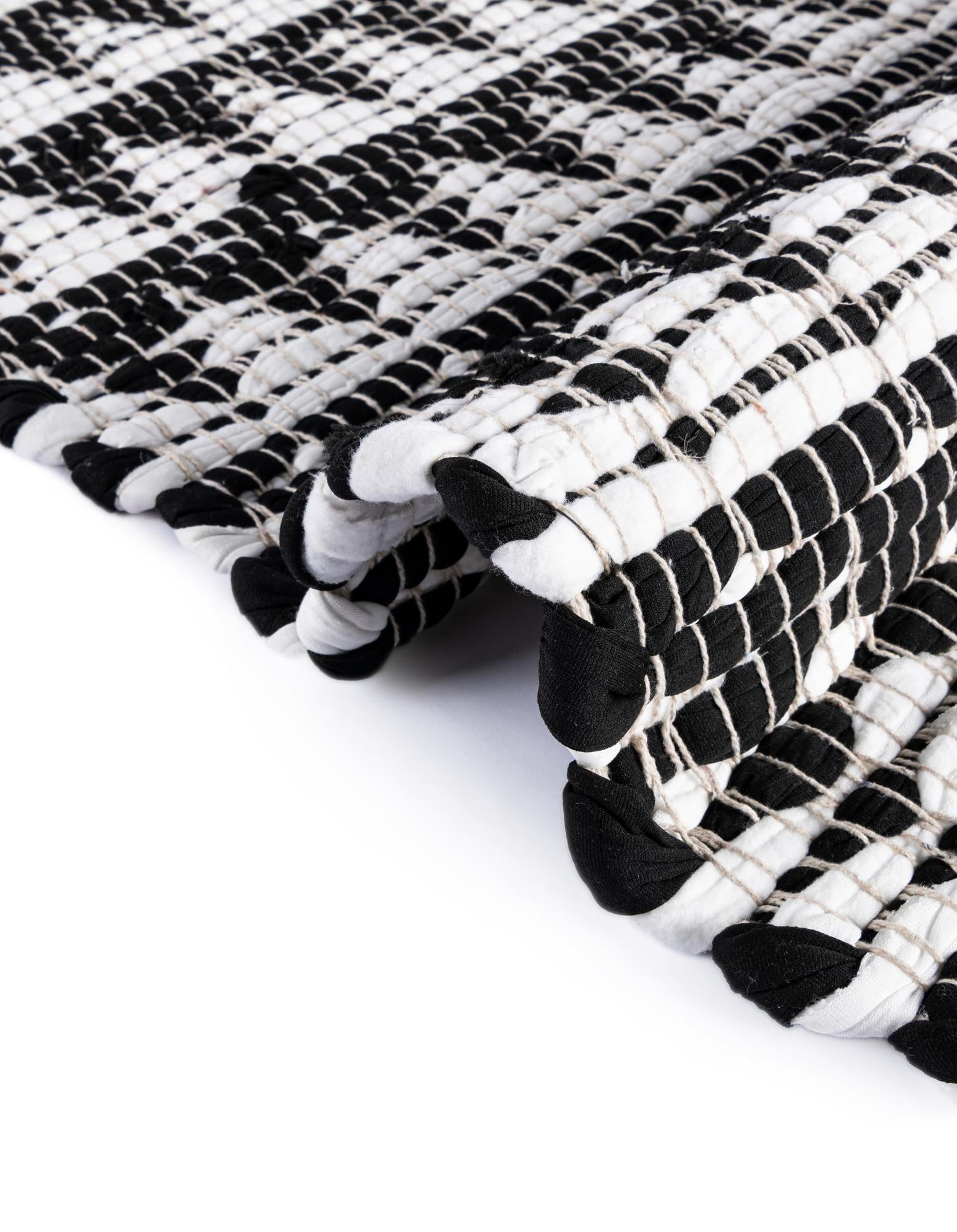 Unique Loom Chindi Jute Collection Area Rug (2' 2" x 6' 1" Runner Black and White)