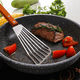 thumbnail image 4 of Espátula giratoria ranurada de acero inoxidable para freír pescado, carne, huevos, panqueques. Diseño de bordes biselados., 4 of 5