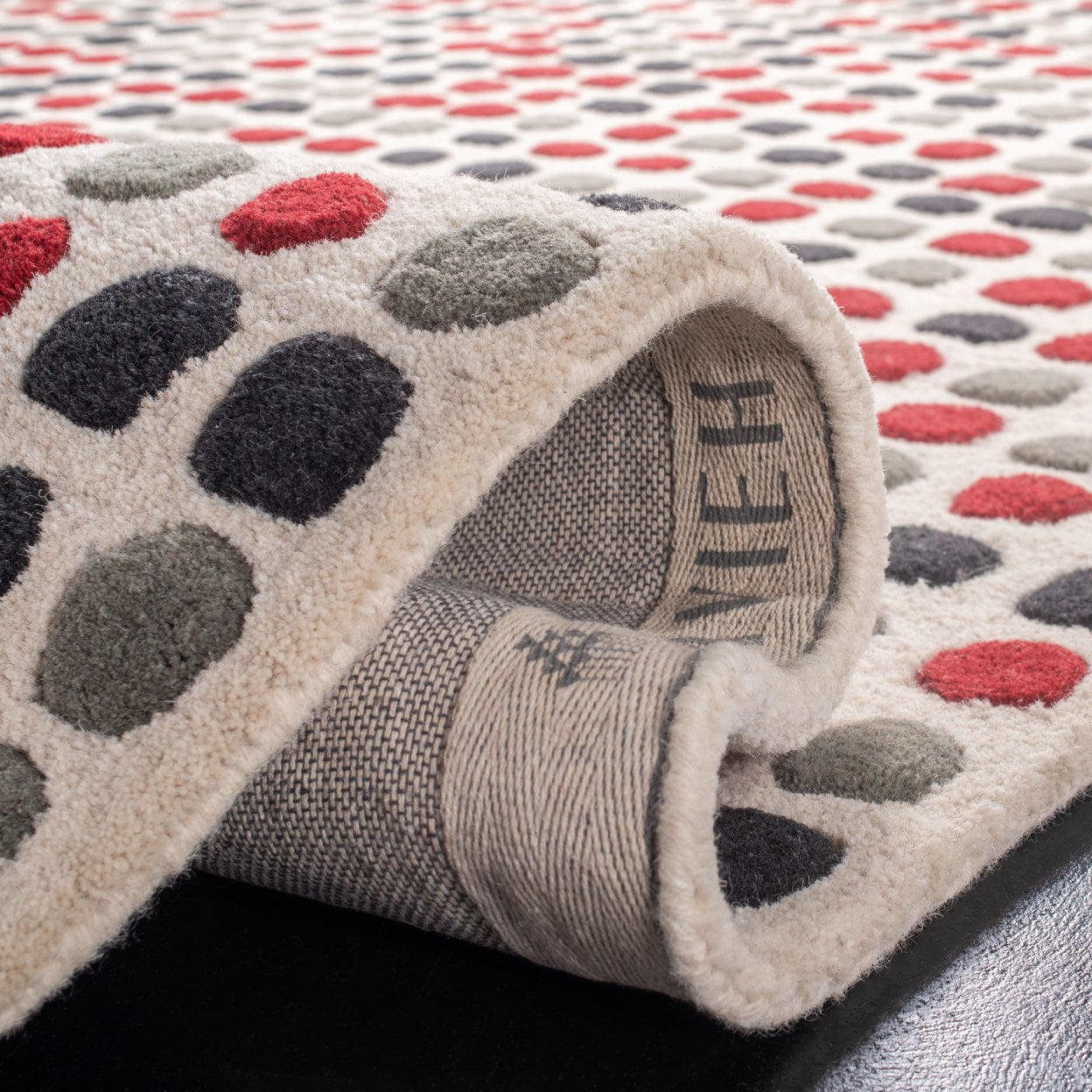 SAFAVIEH Soho Ryan Geometric Dotted Wool Area Rug, Ivory/Multi, 2'6" x 4'