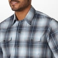 thumbnail image 2 of Wrangler Men's Tissé Tissu Écossais Manches Courtes, 2 of 3