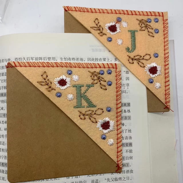 Joefnel Personalized Hand Embroidered Corner Bookmark, Hand Stitched Felt Corner Letter Bookmark, Felt Triangle Bookmark, Cute Flower Letter Embroidery Bookmarks for Book Lovers