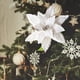 thumbnail image 3 of Adorno navideño de flores artificiales para centro de mesa, para ventana, porche, estilo rústico. blanco, 3 of 4