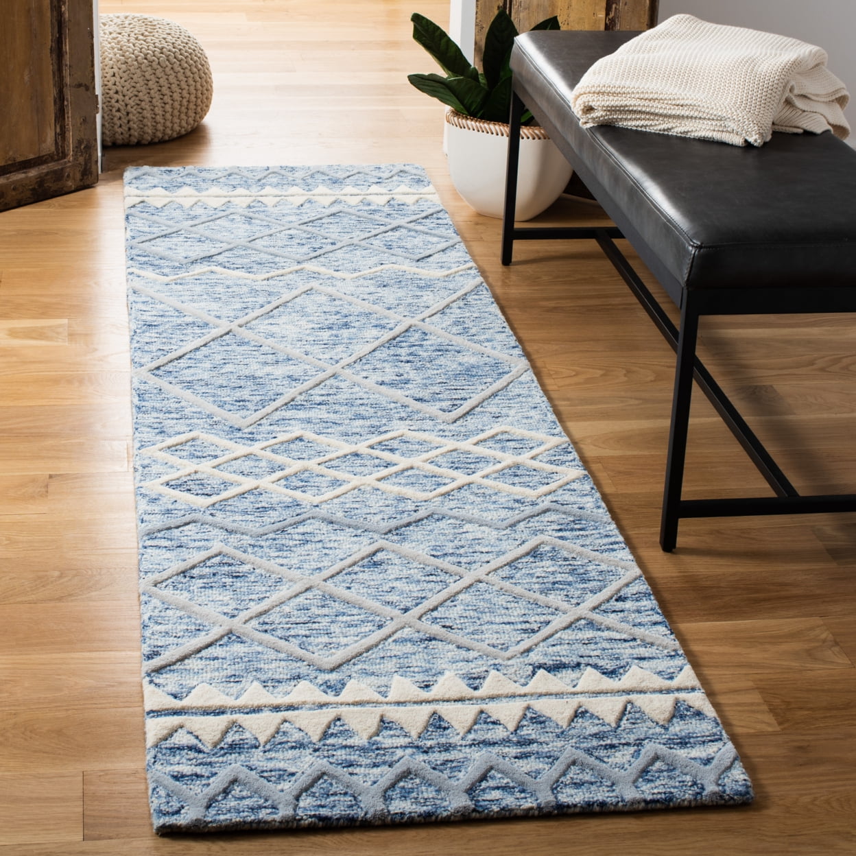 SAFAVIEH Glamour Drew Geometric Chevron Wool Area Rug, Blue/Ivory, 6' x 6' Round
