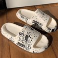 thumbnail image 2 of Zapatillas de playa antideslizantes para mujer, sandalias de baño con patrón de Alien de dibujos animados, para exteriores, novedad de verano, 2 of 4