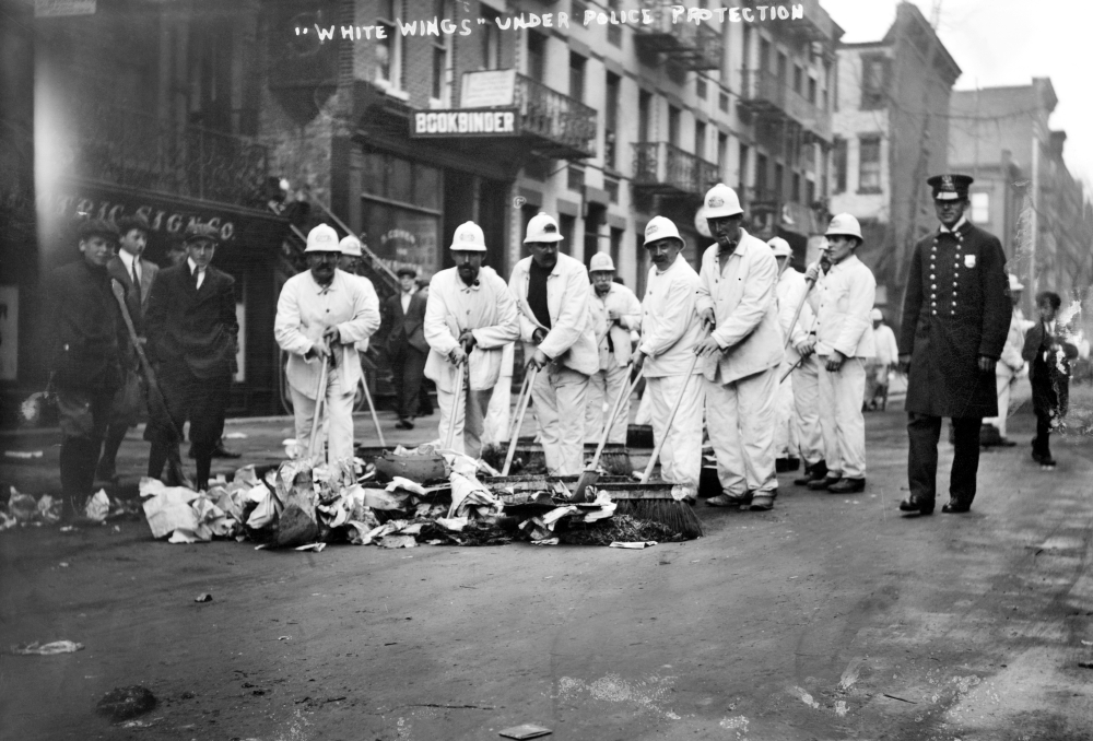 Street Sweepers 1911 Nstreet Sweepers At Work Under Police Protection