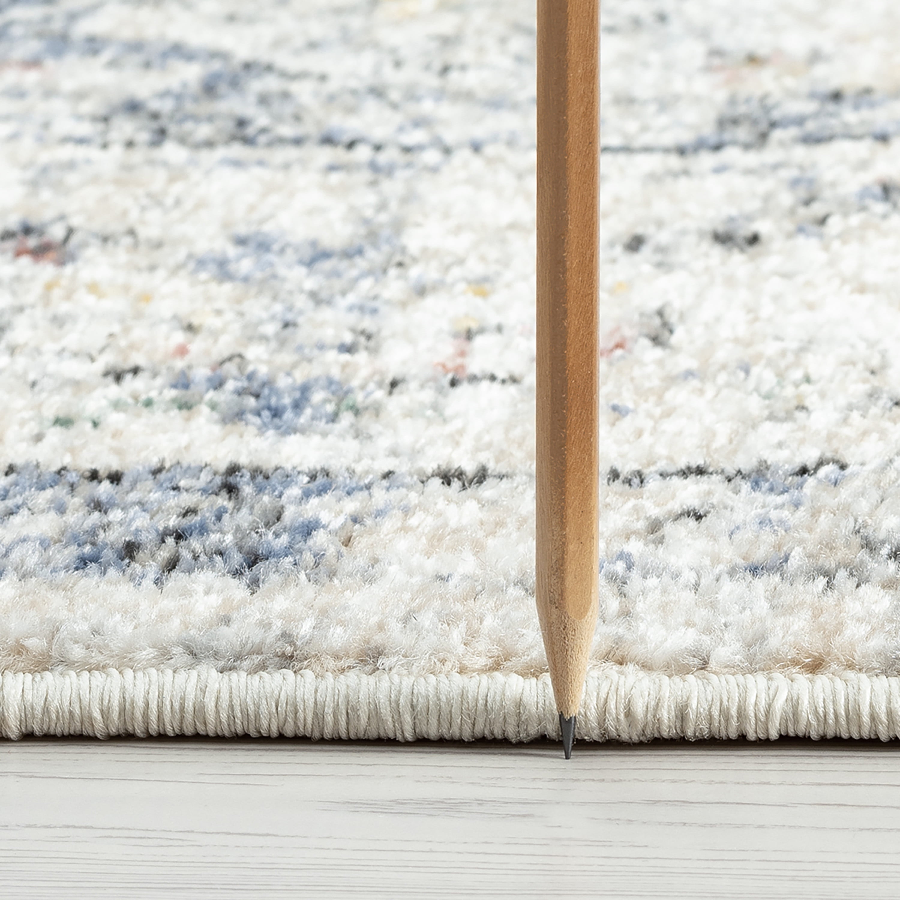 Addison Traditional 5' x 7' Cream and Blue Polypropylene Indoor Area Rug