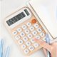 thumbnail image 5 of Calculadora Solar Portátil de Doble Potencia Yxj250721002 Azul Claro Beige Blanco Naranja Botones Grandes Funciones Básicas Avanzadas para Estudiantes Finanzas Uso En Oficina Compacta Ligera, 5 of 6