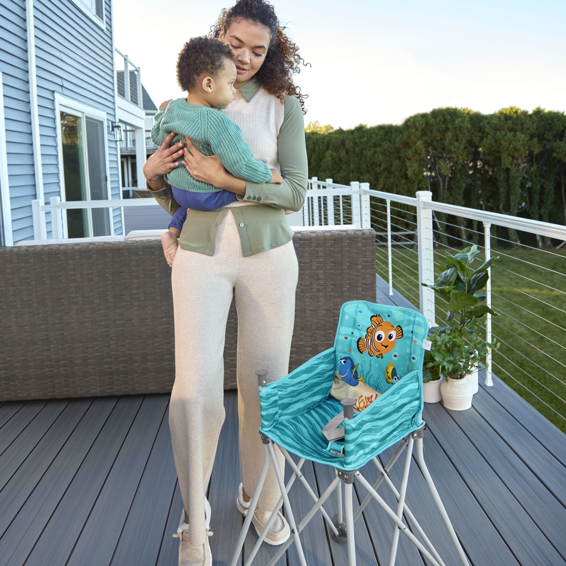 Disney Baby Finding Nemo Pop ‘n Dine Portable Highchair from Bright Starts, Unisex, Infant