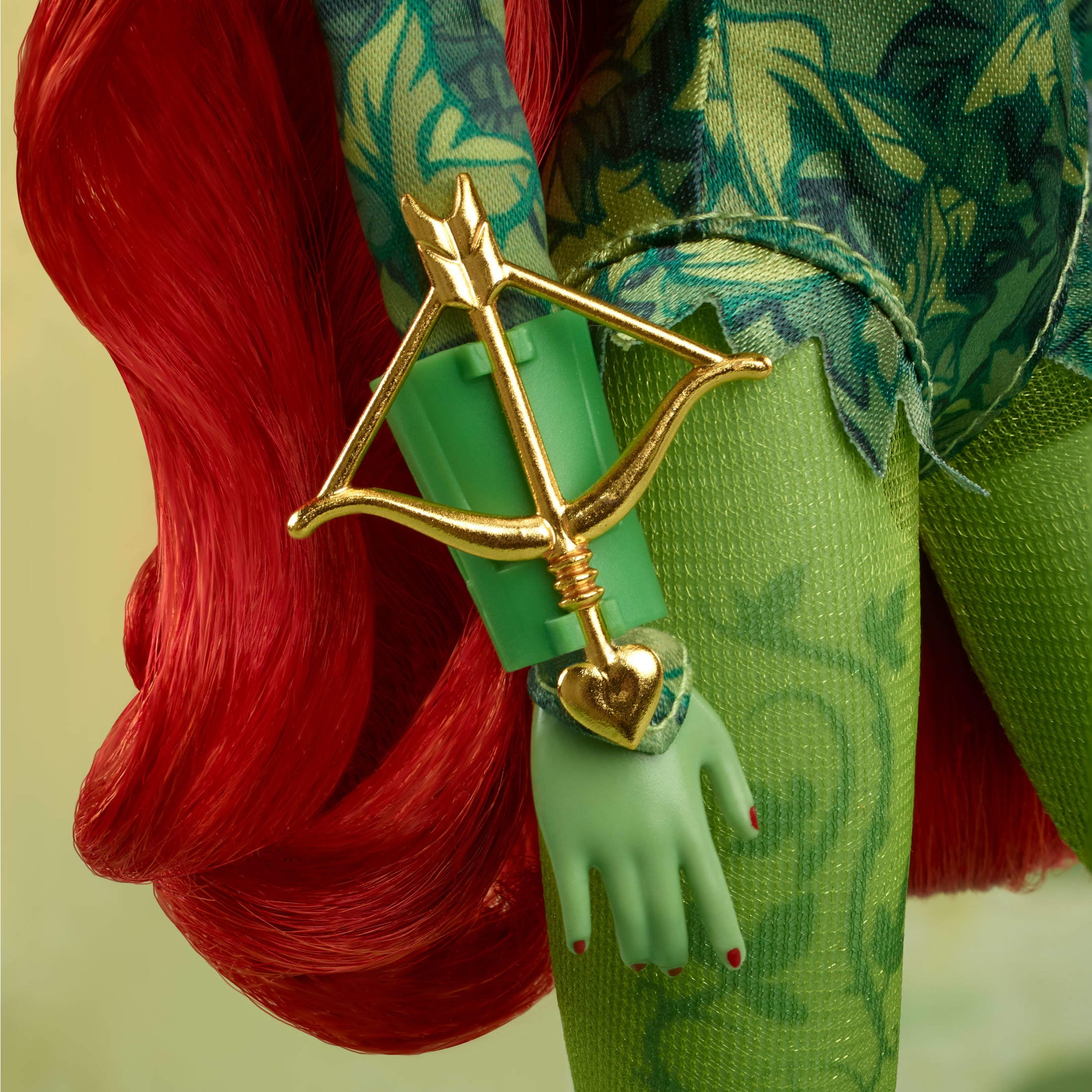 Barbie Signature Poison Ivy Collectible Doll with Posable Body and Iconic Outfit & Accessories