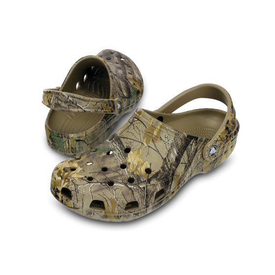 crocs men's classic realtree clogs
