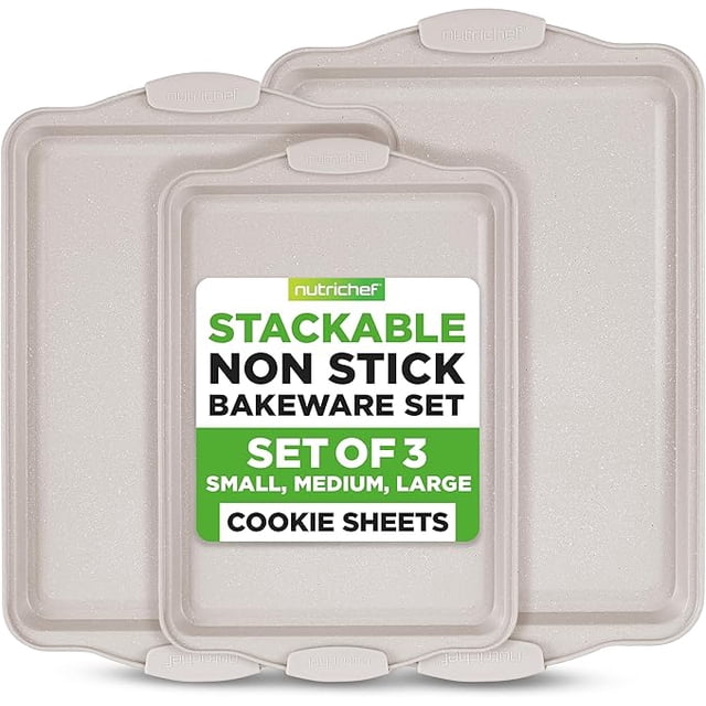 NutriChef 3 Pcs Plaques à Biscuits Antiadhésives pour Cuisson - Plaques de Cuisson en Acier au Carbone Premium avec Poignées en Silicone Blanc - Répartition Uniforme de la Chaleur, Sans PFOA/PFOS/PTFE, Faciles à Nettoyer - Marbre Crème, NBKT3CM