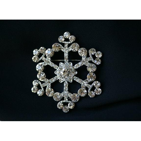 Silver Color Cute Snowflake Brooch Crystal Rhinestone Corsage Lapel Pin Dress Jewelry Clothing Accessories Christmas Pin Brooch