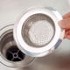 thumbnail image 4 of Colador de acero inoxidable para fregadero, servicio confiable sin óxido para su cocina o fregadero de servicio, con borde ancho y escudo antiobstrucción con microperforaciones, fácil limpieza con, 4 of 6