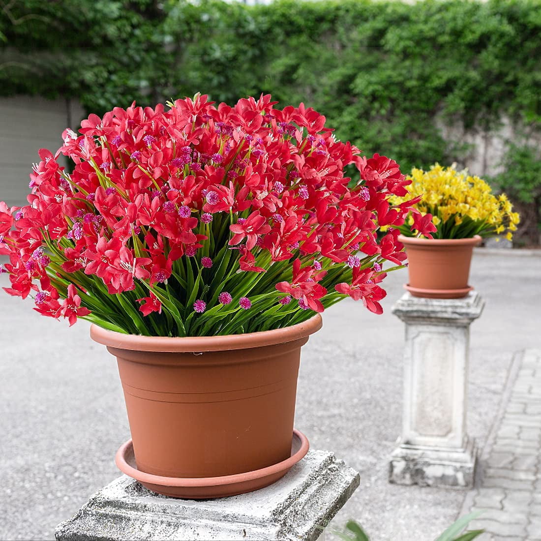 Sinhoon 10 Bundles Artificial Daffodils Flowers Faux Plastic Lotus Shrubs UV Resistant No Fade Faux Greenery For Bridal Bouquet Home Garden Hanging Planter Porch Patio Office Wedding Decoration(Red)