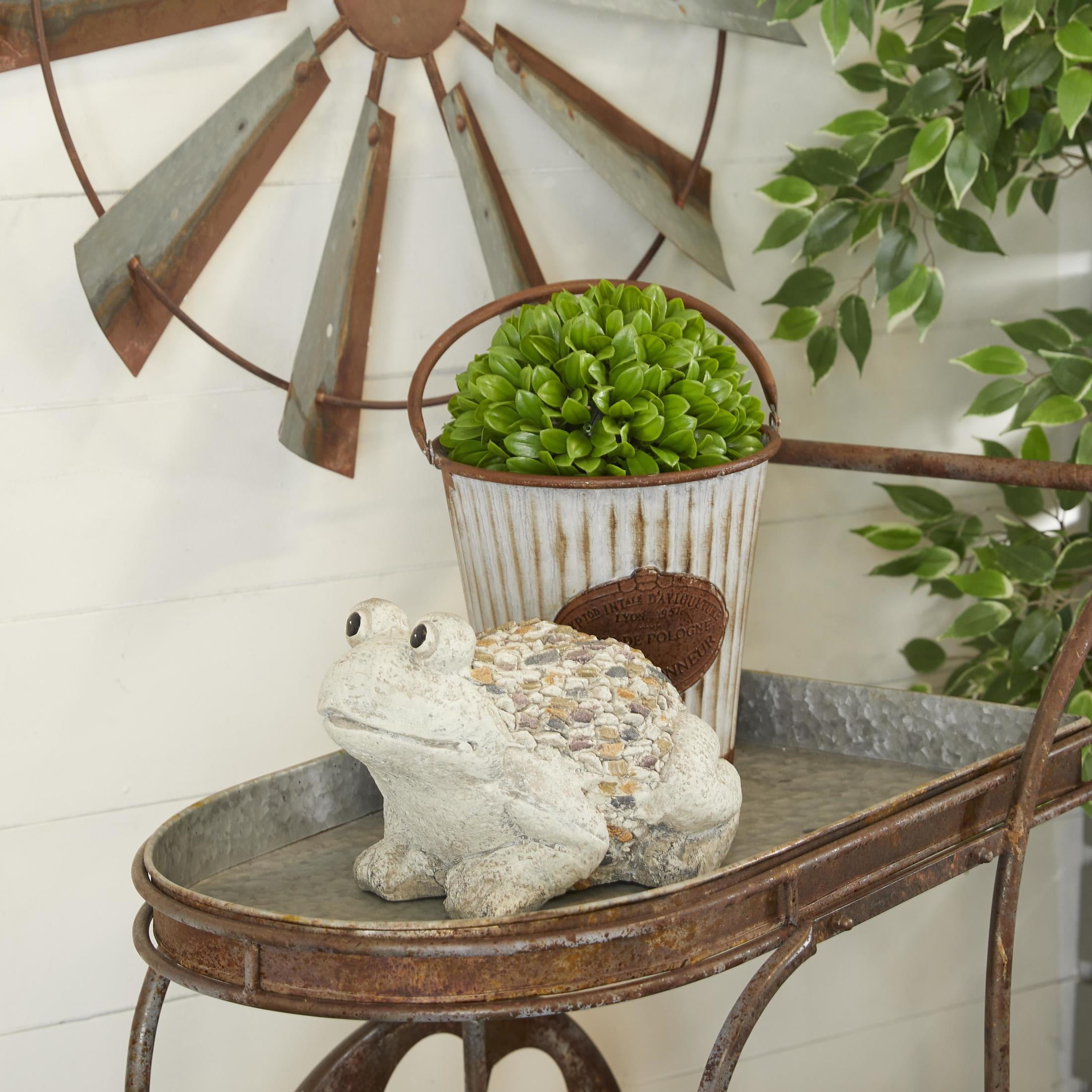 DecMode 8" Indoor Outdoor Frog Garden Sculpture