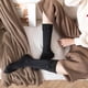 thumbnail image 3 of 1 par de calcetines de invierno cálidos de punto térmico Calcetines de pierna cálidos con forro de color sólido Calcetines de piso para negro Sunnimix calcetines de invierno para mujer, 3 of 5