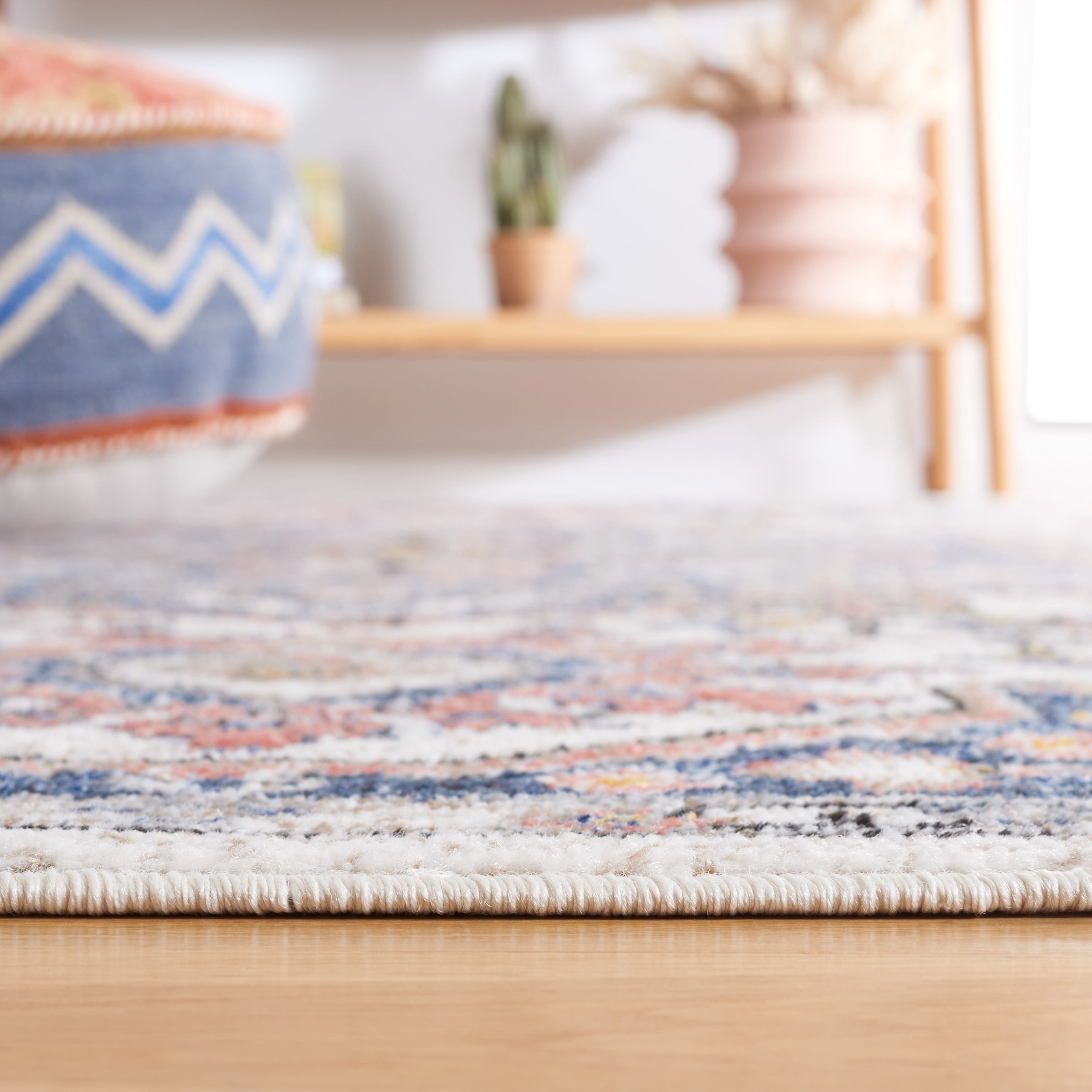 SAFAVIEH Astoria Tobin Traditional Area Rug, Ivory/Beige, 4' x 6'