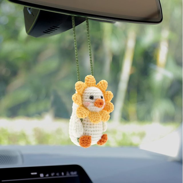 GFDYREE Crocheted Cute Swing Duck Car Rearview Mirror Hanging Ornament, Hanging Pendant of Car Decor, Car Lucky Interior Decor Accessories (Handmade Crochet)
