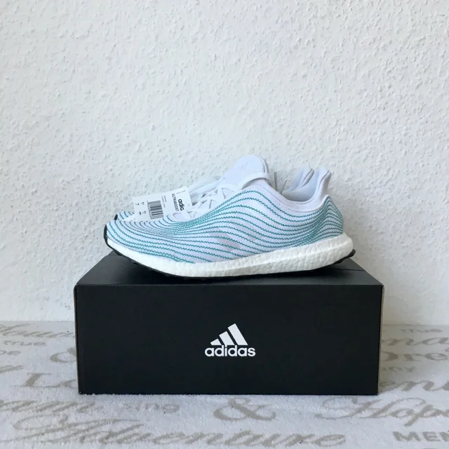 Size Eu 44 - Ad-id-as UltraBoost Parley DNA White 2020