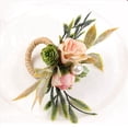 thumbnail image 3 of Juego de 16 Servilleteros de Rosas Dobles, Servilleteros de Flores Rosas con Bayas y Hojas , Servilleteros Hechos una Mano, 3 of 7
