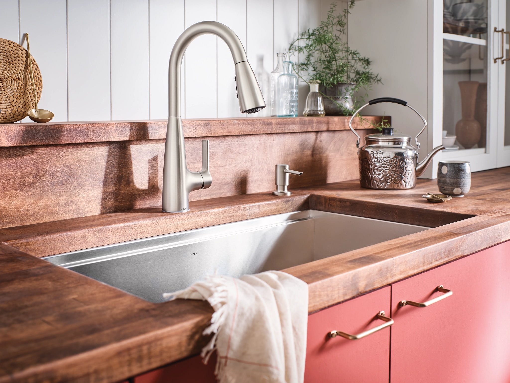 Moen Haelyn Single-Handle Pull-Down Sprayer Kitchen Faucet with Reflex and Power Boost in Spot Resist Stainless