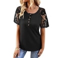 thumbnail image 1 of Blusa elegante de manga corta con detalle de botones y ribete de encaje negro lista para el verano, 1 of 5