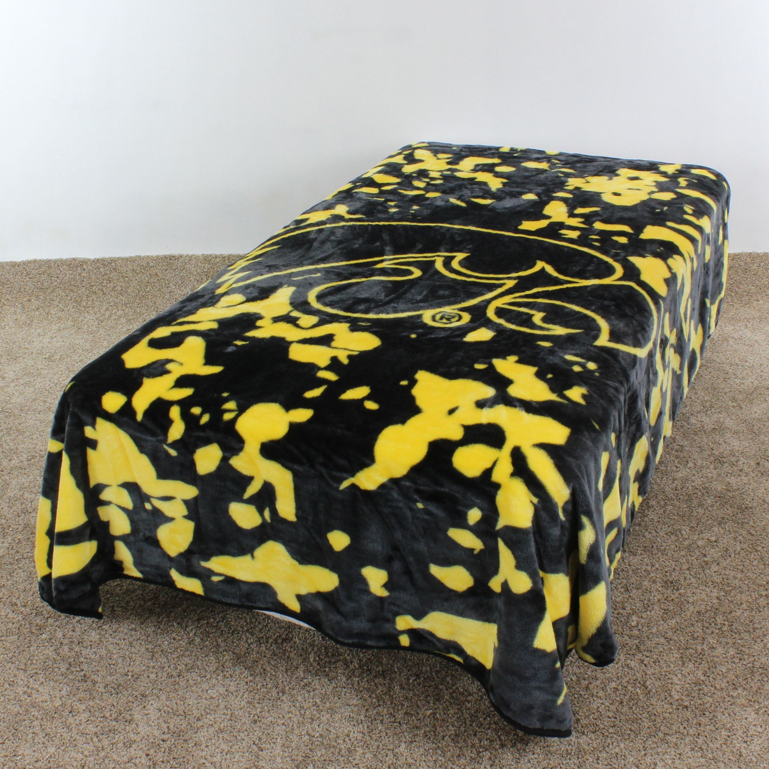 College Covers Iowa Hawkeyes Huge Raschel Throw Blanket, Bedspread, 86" x 63"