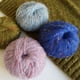 thumbnail image 3 of Nvzi Hilo de lana ligera para manualidades, 4 rollos, 524 yds/200 g, mezcla súper suave y esponjosa para tejer y hacer crochet de gorros, chales y mantas multicolores, perla clara, 3 of 4
