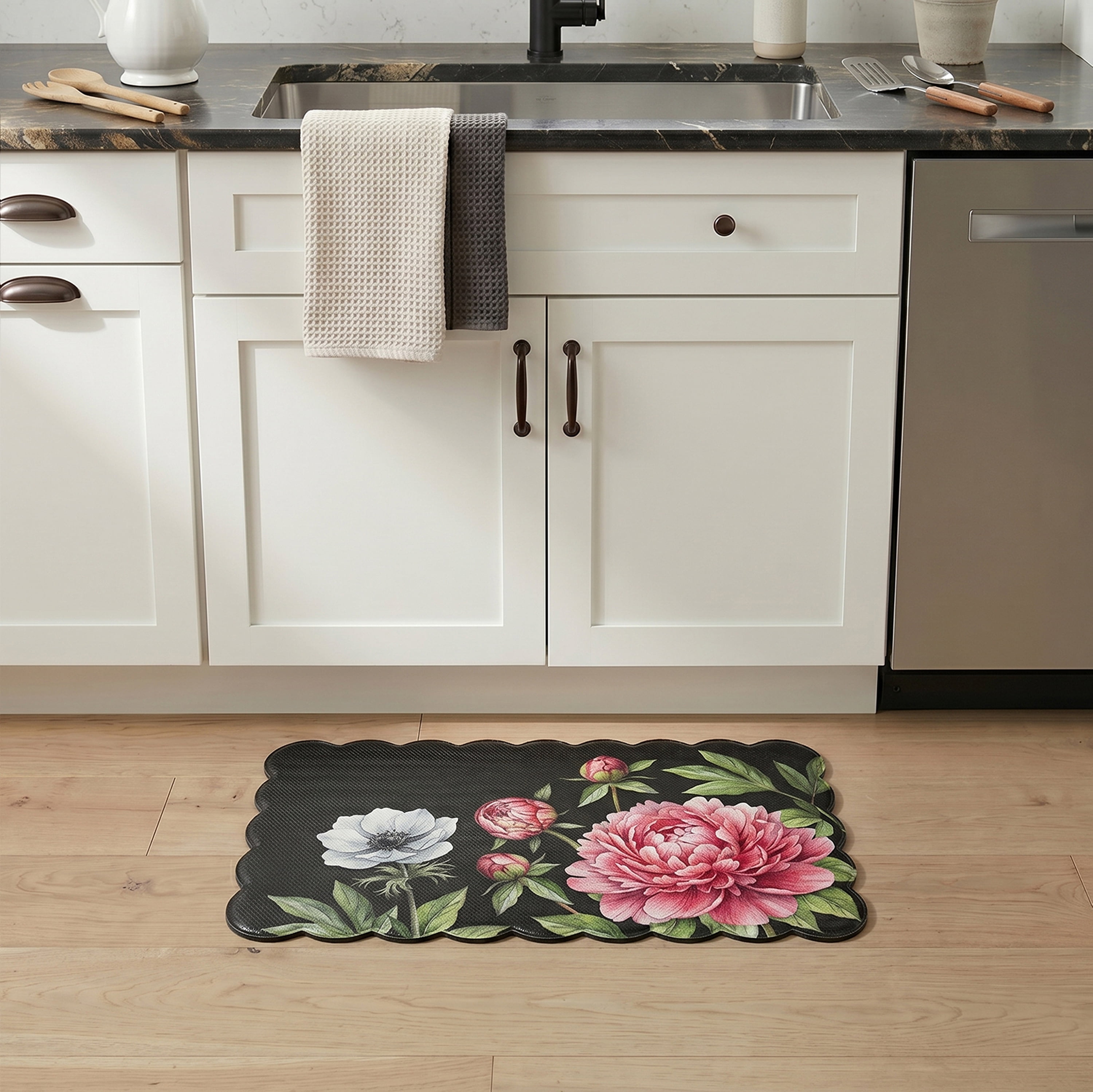 Scalloped Edge Anti-Fatigue Mat 18x30 - Peony - Black