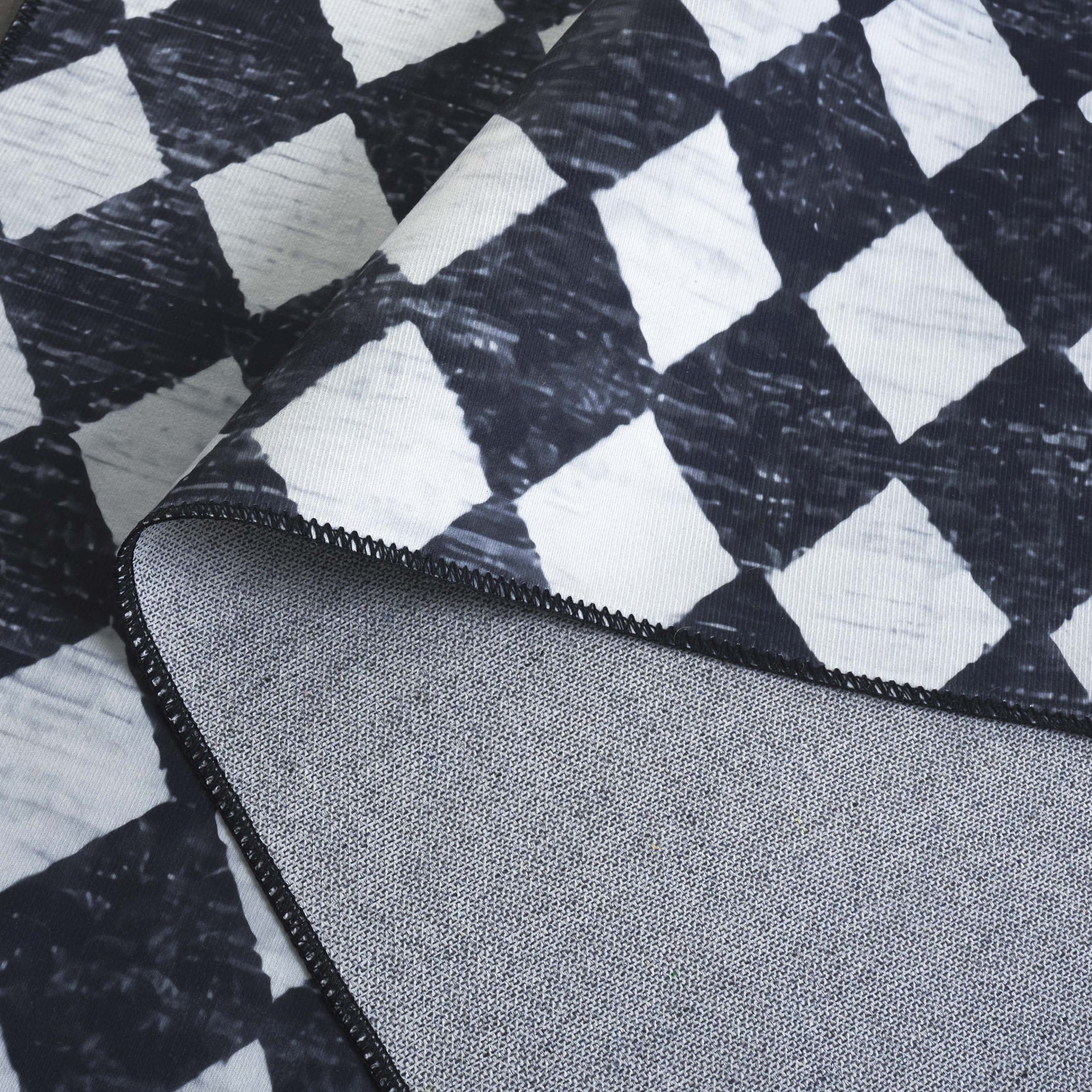 SAFAVIEH Santa Clara Anabella Geometric Polyester Area Rug, Black/Ivory, 6' x 6' Square