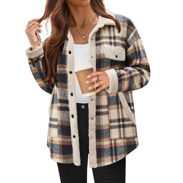 chaquetas y abrigos casuales con capucha de manga larga para mujer, chaqueta camisa de franela a cuadros color amarillo con forro tipo borreguito, vista frontal 3/4 hasta la cadera, cierre de botones, capucha, bolsillos frontales y bolsillo parche en el pecho, mangas largas con puños elásticos; adecuada para uso diario y viajes cortos.