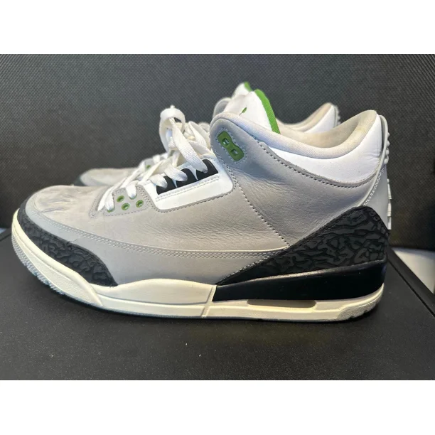 N I-K-E A i r-Jor-dan 3 Retro Chlorophyll Green/Grey SIZE: 11.5 (PLEASE SEE PICS)