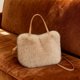 thumbnail image 3 of Elegante bolso de mano de invierno con correa desmontable, bandolera tipo mensajero. Caqui claro, 3 of 7