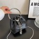 thumbnail image 1 of Bolsa de hombro con diamantes de imitación para mujer cadena de embrague de noche bandolera tipo cubo JShteea Para Estrenar, 1 of 8