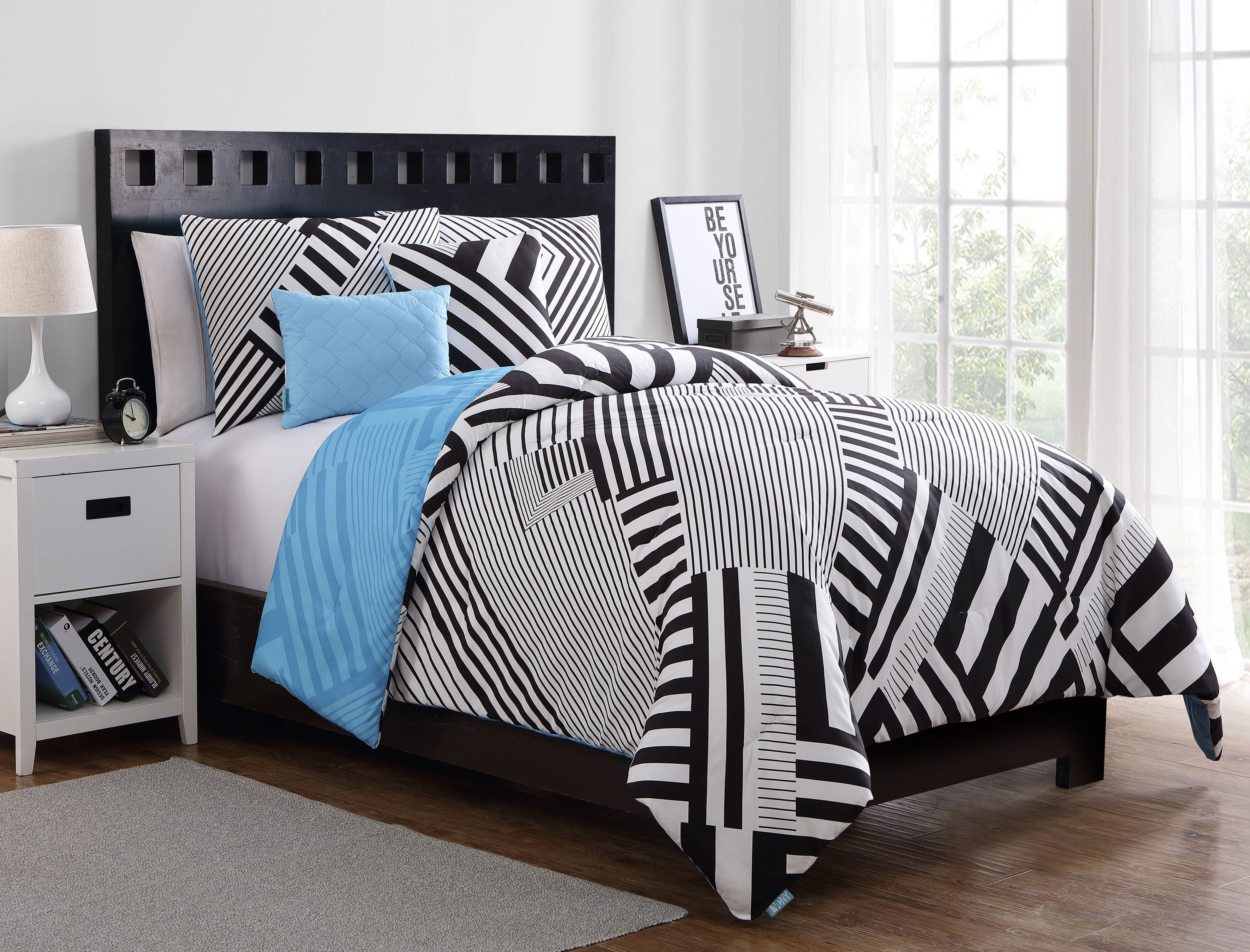 VCNY Home Berlin Black and White Reversible Comforter Set, Twin/Twin XL