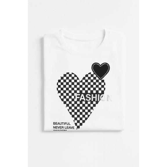 Women’s Checkerboard Heart Graphic Tee – Casual Short Sleeve Fashion T-Shirt