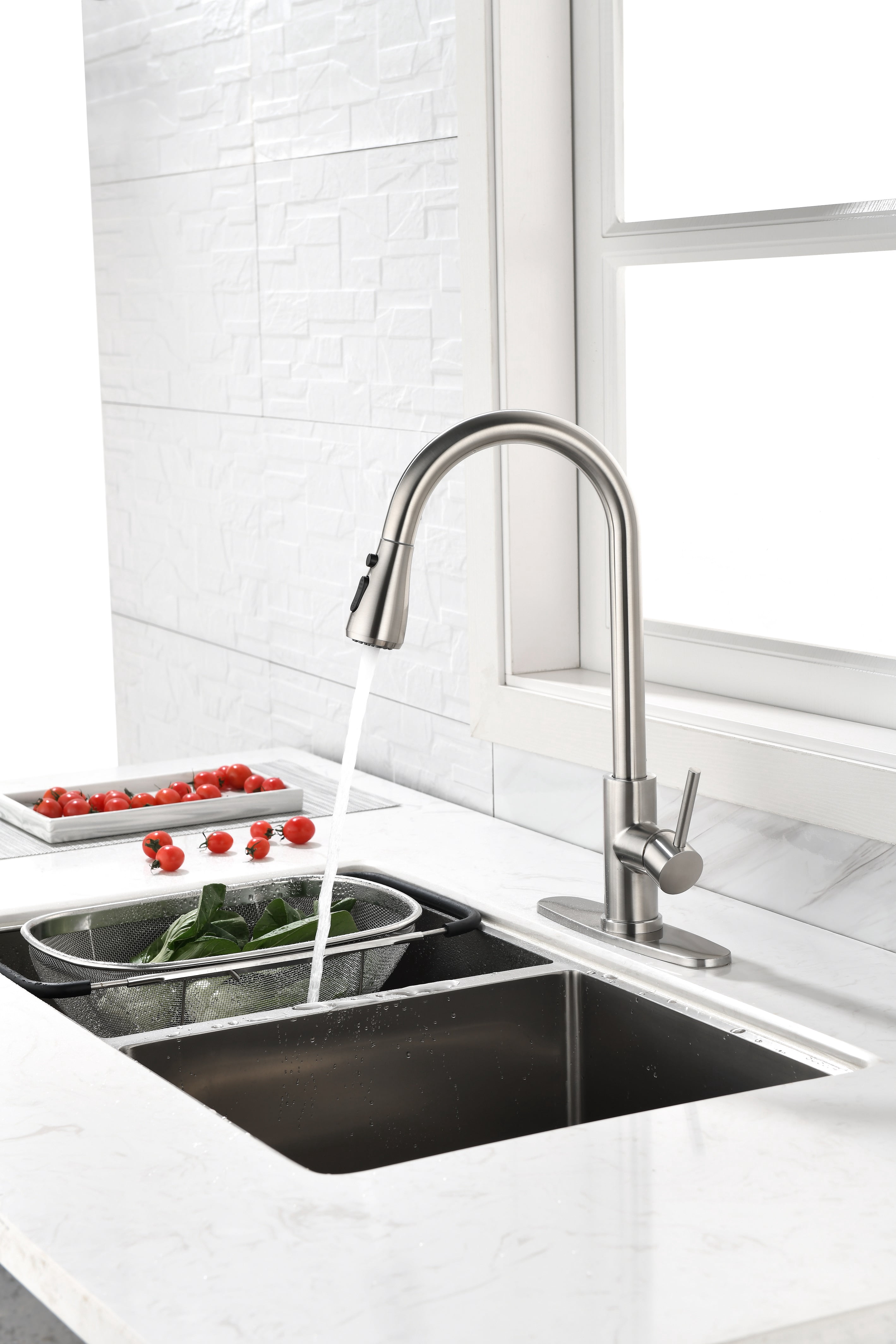 Izzovium Single Handle High Arc Brushed Nickel Kitchen Faucet with Pull Out Sprayer, 360° Swivel Stainless Steel Sink Faucet, Easy Temperature Control