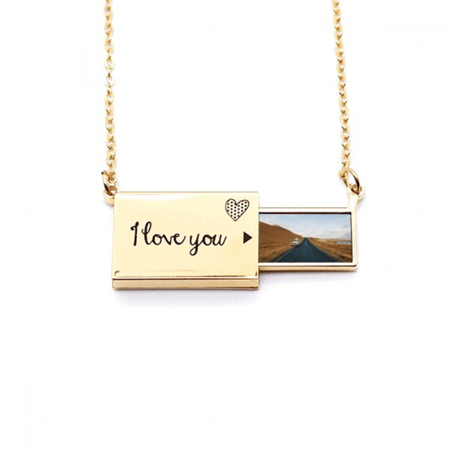 El otoño de coche Country Road Travel cielo hierba Sobre de carta de amor, collar y joyas colgantes