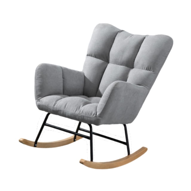 mecedora,mecedora tapizada moderna sillón confort,lazy chair sillón elegante para sala de estar,sillón mecedora con reposabrazos,sillón de espacio pequeño balcón silla de uso gris claro Mecedora tapizada gris claro con respaldo alto y reposabrazos; vista 3/4 frontal del sillón acolchado en tela de terciopelo con capitoné cuadrado, armazón metálico negro y patines mecedores de madera clara. Medidas aproximadas 55 × 75 × 85 cm. Adecuada para sala, balcón o dormitorio; montaje sencillo. También suele usarse como silla de lectura en espacios pequeños.