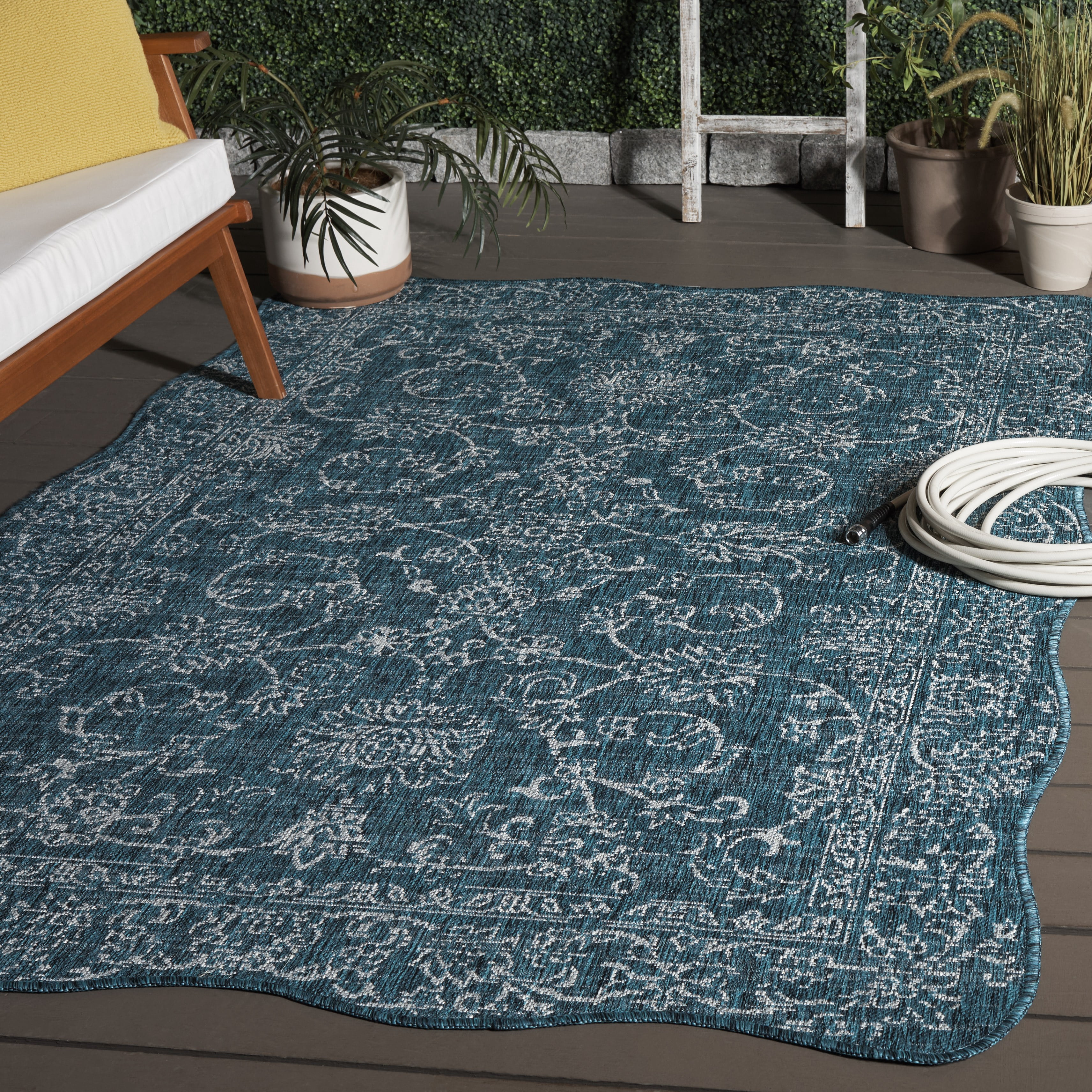 Safavieh Courtyard Darin Botanical Indoor/Outdoor Area Rug, Navy/Ivory, 6'7" x 9'6" Scalloped