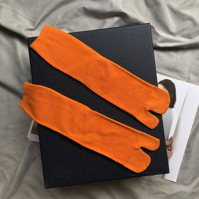 1 Pair Japanese Autumn And Wintercotton Thick Socks Black And White Split Toe Socks Solid Color Mid Tube Two Toe Pile Socks orange one size