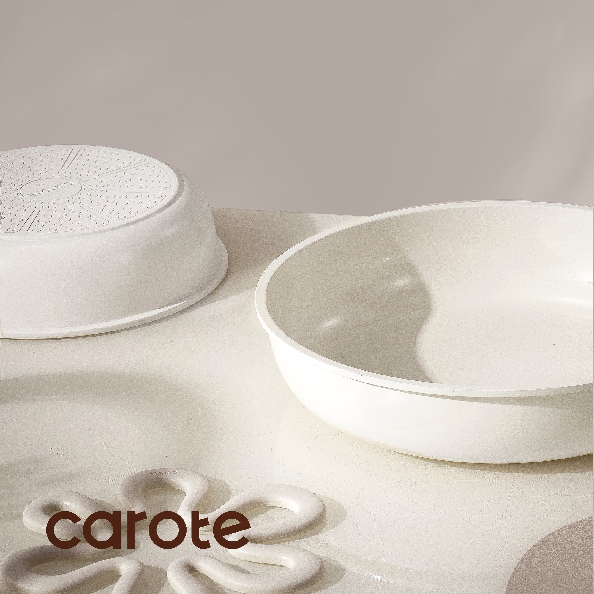Carote 6 Pcs Ceramic Nonstick Pot and Pan Set, Nonstick Cookware Set with Lid & Detachable Handle, Oven Safe, Induction Ready, Stackable, Cream White
