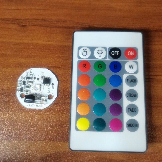 Placa de fuente de luz base, control remoto con degradado colorido, luz nocturna RGB de dieciséis colores, placa de circuito de lámpara de bajo voltaje de 5 V