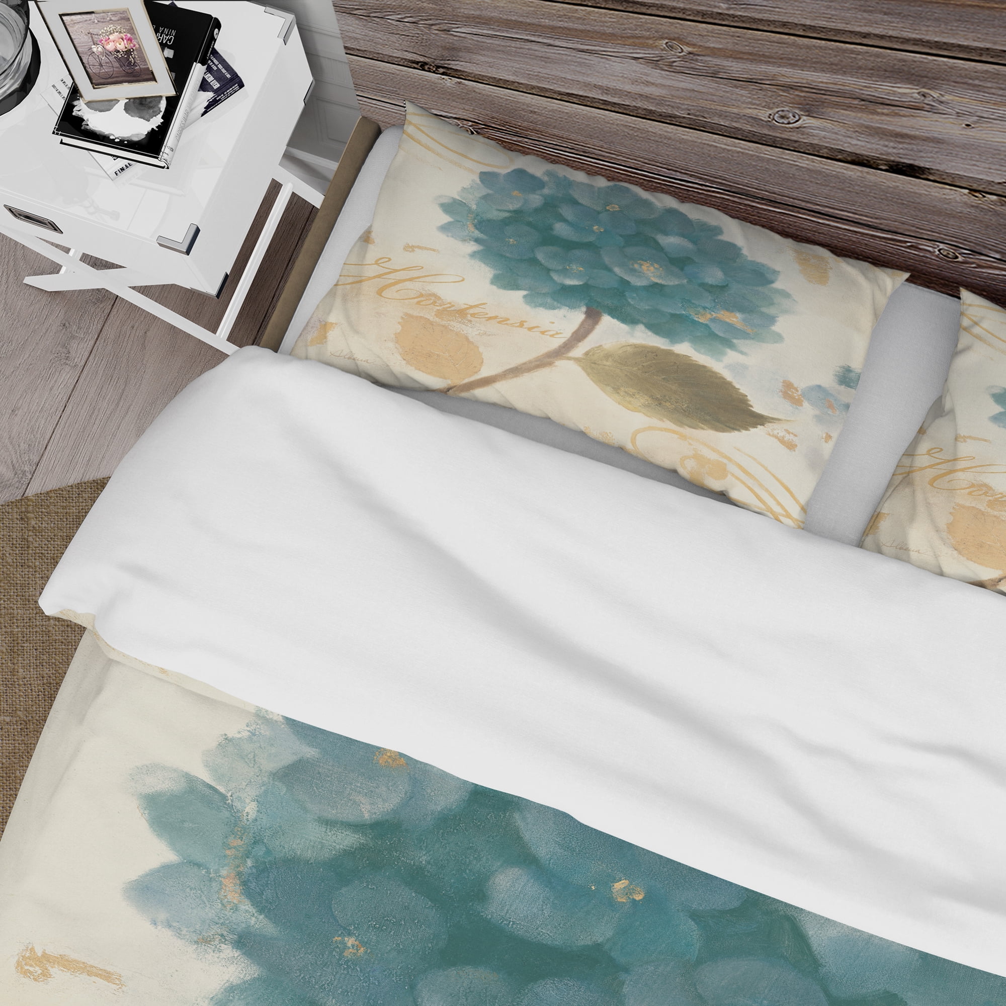 Designart 'Blue Cottage Flower Hydrangea I' Cottage Duvet Cover Set