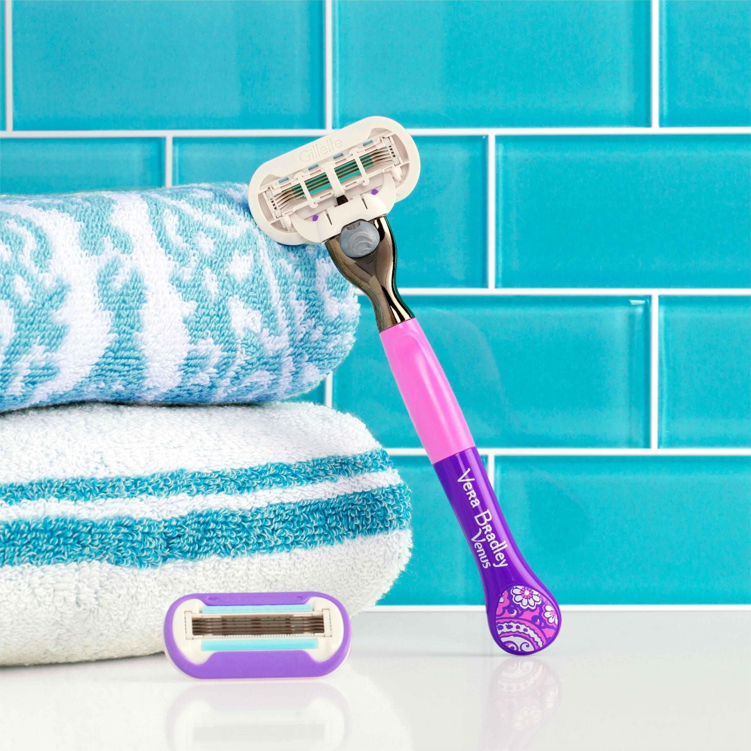 Gillette Venus Vera Bradley Deluxe Smooth Women’s Razor Handle + 6 Cartridges, 0MX