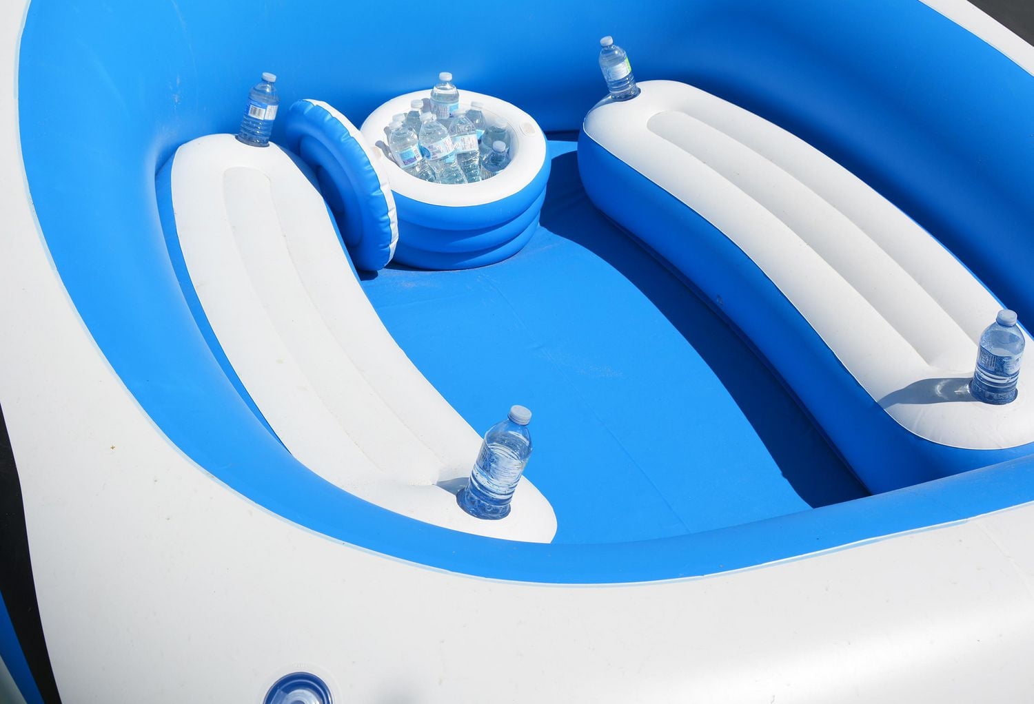 Flotteur gonflable pour quatre-personnes, bateau rapide