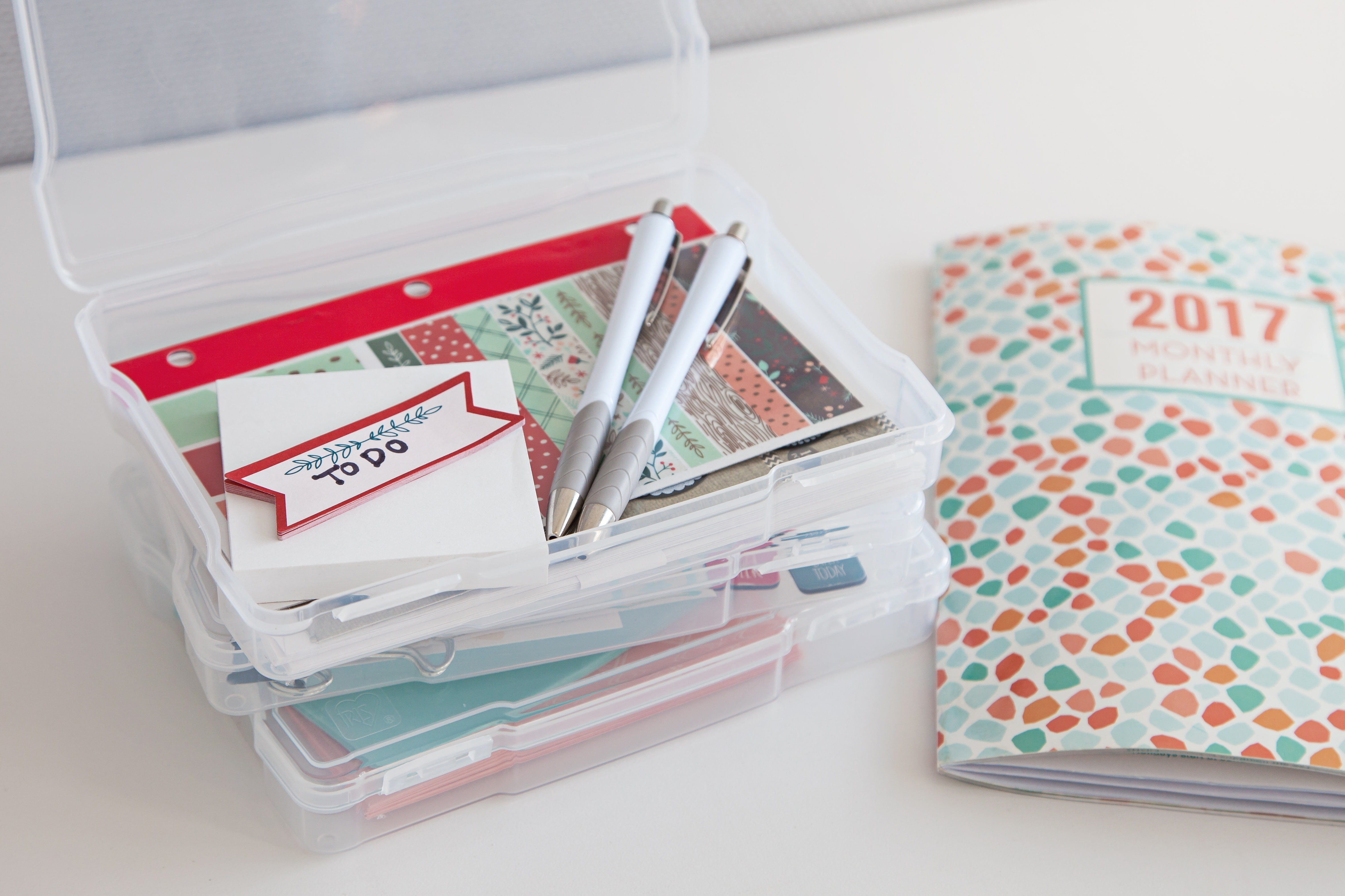 IRIS Fits 5" x 7" Photos, Scrapbook Paper Storage Cases, for Organizing Art and Crafting Supplies, Stationery
