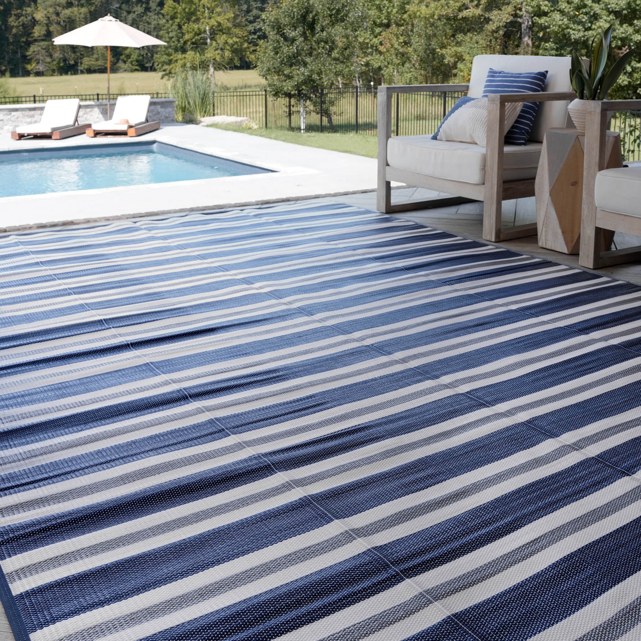 Luna Contemporary Stripe Navy and Gray Polypropylene Reversible Plastic Straw Outdoor Area Rug, 7'11'' x 10'3'' Rectangle