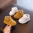 thumbnail image 3 of Zapatillas de deporte informales para niños, zapatos blancos pequeños de fondo suave transpirables, pegatinas mágicas de media altura, novedad de Otoño de 2024, 3 of 5